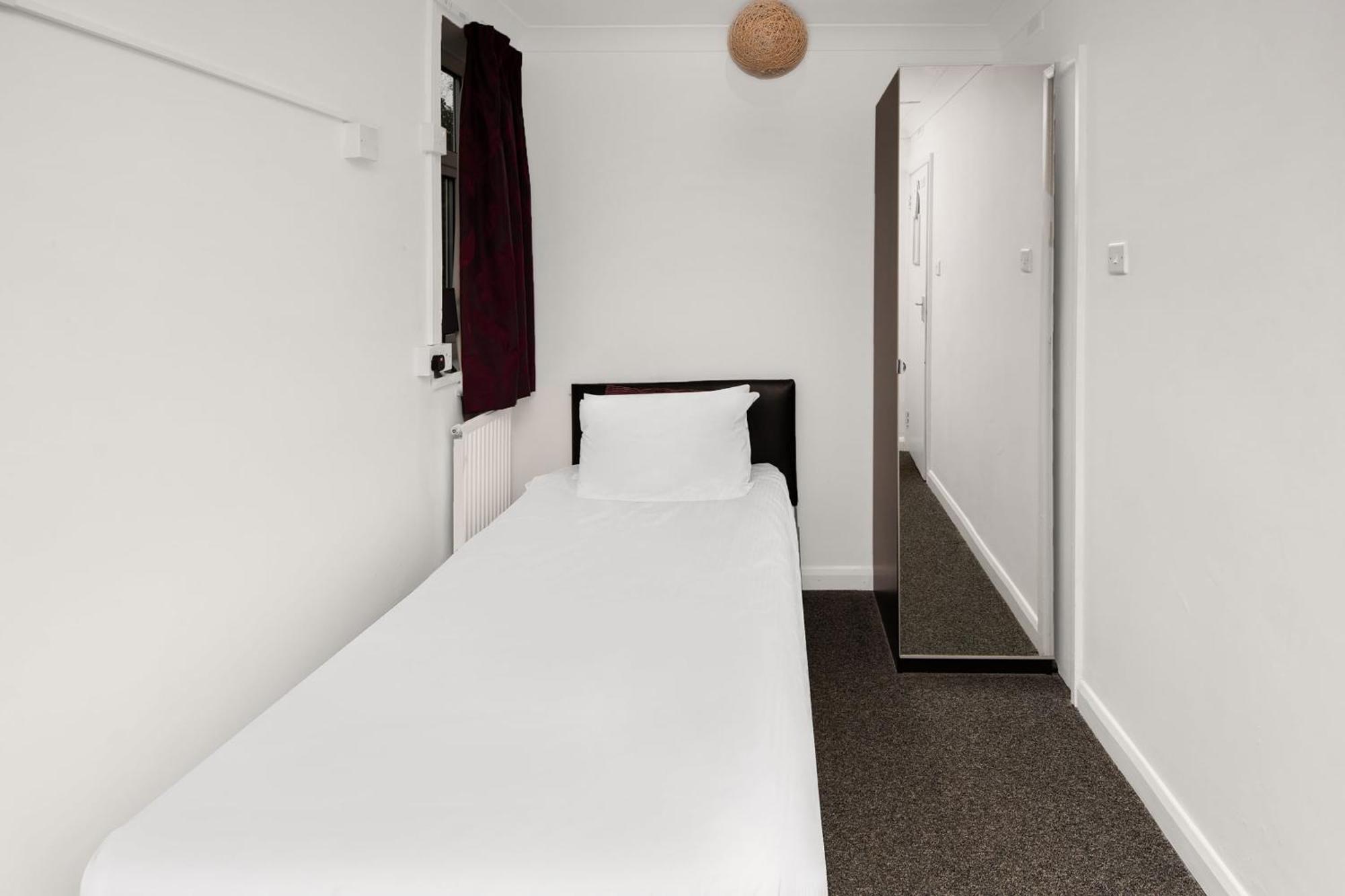 Chris'S Motel Stokenchurch Exterior photo